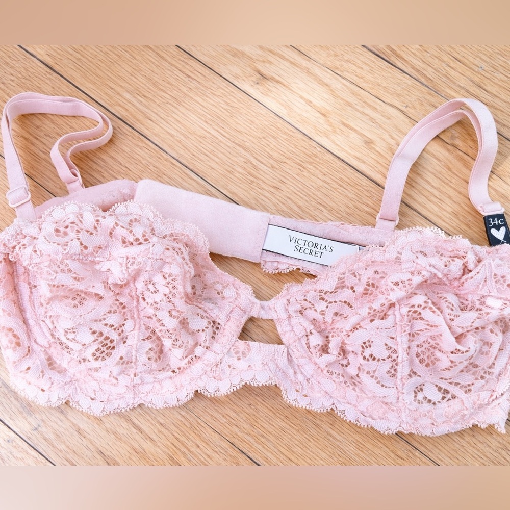 🌸 Brand new, feminine & elegant Victoria’s Secret lace bra